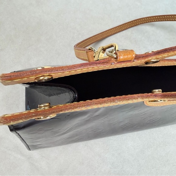 Louis Vuitton Vernis Roxbury Drive Amarante Patent Leather Shoulder Bag - Picture 16 of 16